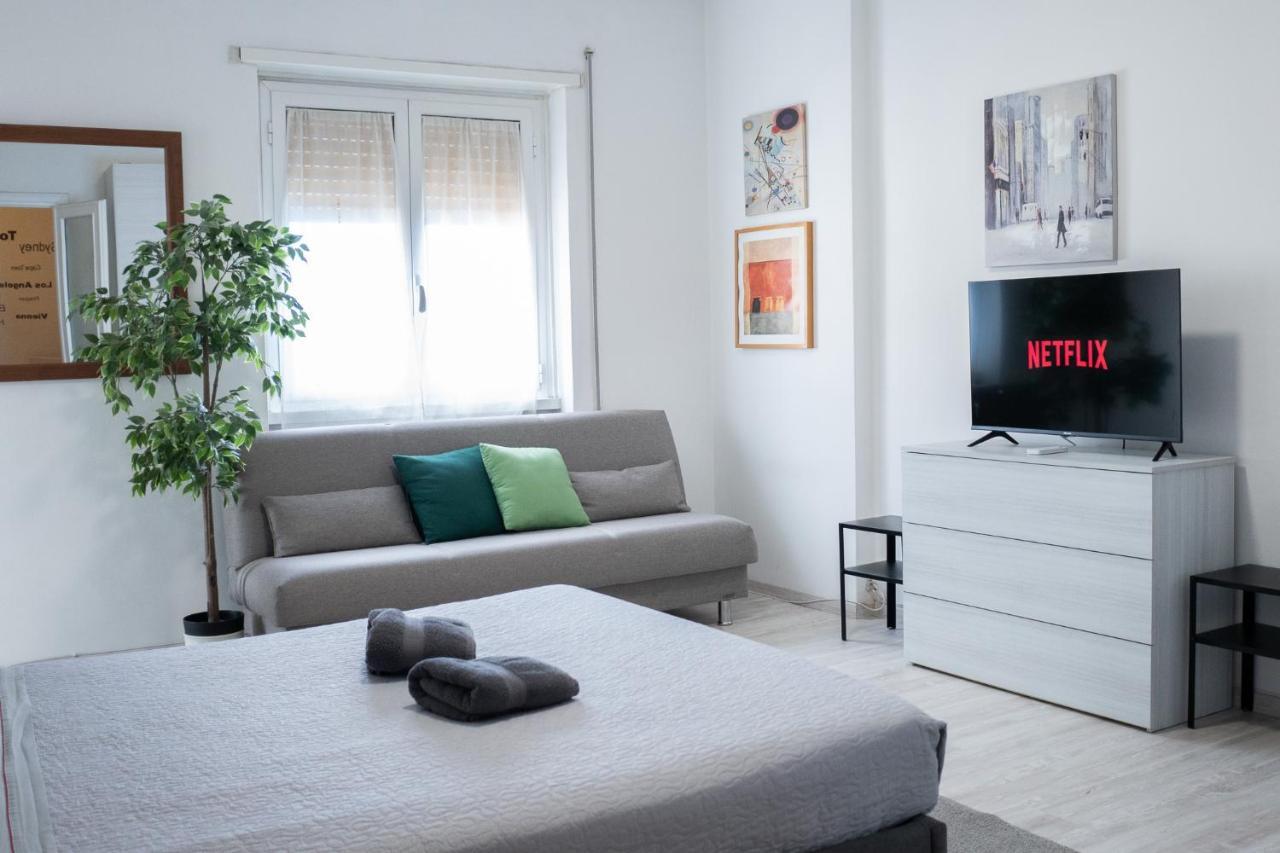Nonna Pina Guest House Moderno Appartamento Vicino Metro AWifi,Netflix ローマ エクステリア 写真