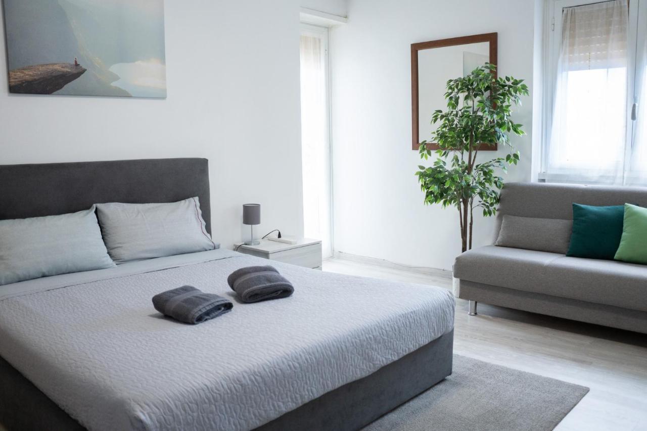 Nonna Pina Guest House Moderno Appartamento Vicino Metro AWifi,Netflix ローマ エクステリア 写真